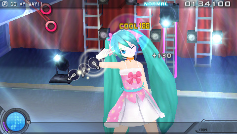 画像ギャラリー No.007のサムネイル画像 / 【速報】［TGS 2010］「初音ミク -Project DIVA-2nd」ステージイベントでアイマスコラボ曲発表。ミク達が歌う「GO MY WAY!!」「relations」は10月28日に配信開始