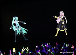 画像ギャラリー No.007のサムネイル画像 / 初音ミク1年振りのソロコンサート。「初音ミク ライブ パーティー 2011 -39's LIVE IN TOKYO」の模様をレポート