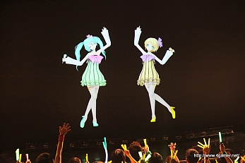 画像ギャラリー No.014のサムネイル画像 / 初音ミク1年振りのソロコンサート。「初音ミク ライブ パーティー 2011 -39's LIVE IN TOKYO」の模様をレポート