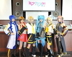 画像ギャラリー No.022のサムネイル画像 / 初音ミク1年振りのソロコンサート。「初音ミク ライブ パーティー 2011 -39's LIVE IN TOKYO」の模様をレポート