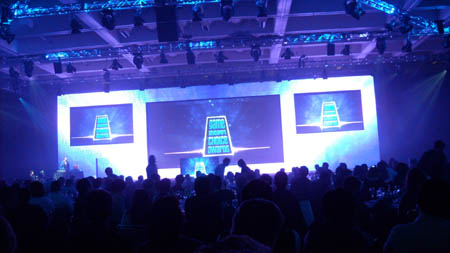 画像ギャラリー No.001のサムネイル画像 / ［GDC 2010］Game Developers Choice Awards授賞式では，Warren Spectorに呼ばれてWill Wrightが現れ，John Carmackがどんだけロックかを証明した