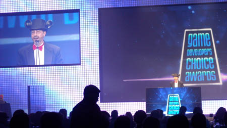 画像ギャラリー No.002のサムネイル画像 / ［GDC 2010］Game Developers Choice Awards授賞式では，Warren Spectorに呼ばれてWill Wrightが現れ，John Carmackがどんだけロックかを証明した