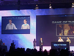画像ギャラリー No.004のサムネイル画像 / ［GDC 2010］Game Developers Choice Awards授賞式では，Warren Spectorに呼ばれてWill Wrightが現れ，John Carmackがどんだけロックかを証明した