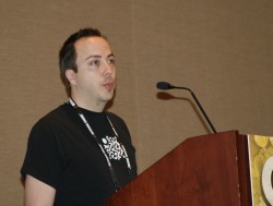 画像ギャラリー No.001のサムネイル画像 / ［GDC 2010］テーブル型ゲームエンターテイメント「Microsoft Surface」はデベロッパを大募集中