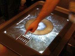 画像ギャラリー No.010のサムネイル画像 / ［GDC 2010］テーブル型ゲームエンターテイメント「Microsoft Surface」はデベロッパを大募集中