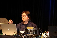 画像ギャラリー No.004のサムネイル画像 / ［GDC 2010］外部制作会社といかにスムースに作業をするか。カプコン「ロストプラネット 2」における事例