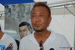 画像ギャラリー No.006のサムネイル画像 / 「クロヒョウ 龍が如く新章」体験会が実施された“2010神宮外苑花火大会”で,名越稔洋氏にショートインタビューを実施