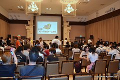 画像ギャラリー No.001のサムネイル画像 / モンスターハンターフェスタ'11決勝大会は10月2日開催。等身大リオレウス希少種(の一部分)も公開された,第2回「モンスターハンターポータブル 3rd」メディア対抗ゲーム大会レポート