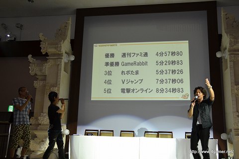画像ギャラリー No.039のサムネイル画像 / モンスターハンターフェスタ'11決勝大会は10月2日開催。等身大リオレウス希少種(の一部分)も公開された,第2回「モンスターハンターポータブル 3rd」メディア対抗ゲーム大会レポート