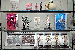 画像ギャラリー No.004のサムネイル画像 / 「東京ミッドタウン店をKONAMIの情報発信基地にしたい」コナミスタイルのアンテナショップが本日六本木にグランドオープン。「MGSPW」「ラブプラス」のショーケース展示や限定グッズの販売も