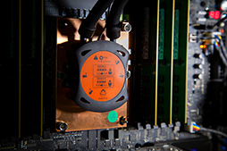 画像ギャラリー No.003のサムネイル画像 / Intel，28コア56スレッド対応のクリエイター向けCPU「Xeon W-3175X」を発売。国内では税込50万円前後に