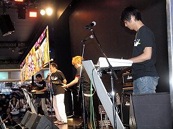 画像ギャラリー No.019のサムネイル画像 / ［AOU2012］音ゲー，ロボゲー，トイレゲー（!?）と，多彩なジャンルのタイトルが出展されたセガブースの主要タイトルをレポート