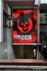 画像ギャラリー No.001のサムネイル画像 / 本日発売の「Gears of War 3」，FUJIWARA，椿鬼奴さん，あやまんJAPANが発売を祝福しに駆けつけた，発売記念イベントの模様をレポート