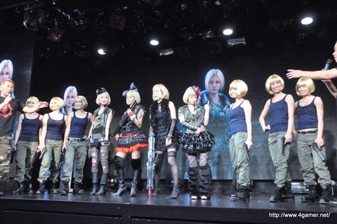 画像ギャラリー No.025のサムネイル画像 / 本日発売の「Gears of War 3」，FUJIWARA，椿鬼奴さん，あやまんJAPANが発売を祝福しに駆けつけた，発売記念イベントの模様をレポート