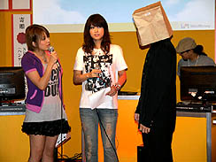 画像ギャラリー No.004のサムネイル画像 / ［TGS 2010］遠藤雅伸氏×高橋名人スペシャルトークショーや高崎愛梨さんのライブが行われたWebMoneyのステージイベントレポート
