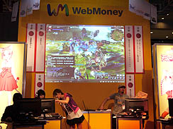 画像ギャラリー No.005のサムネイル画像 / ［TGS 2010］遠藤雅伸氏×高橋名人スペシャルトークショーや高崎愛梨さんのライブが行われたWebMoneyのステージイベントレポート