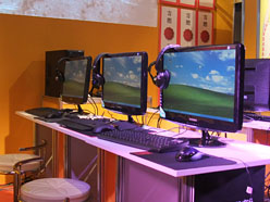 画像ギャラリー No.006のサムネイル画像 / ［TGS 2010］各種オンラインFPSの有名プレイヤーが7タイトルで激突！ WebMoney主催「FPS甲子園」観戦レポート