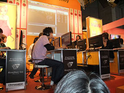 画像ギャラリー No.009のサムネイル画像 / ［TGS 2010］各種オンラインFPSの有名プレイヤーが7タイトルで激突！ WebMoney主催「FPS甲子園」観戦レポート