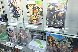 画像ギャラリー No.004のサムネイル画像 / 14周年を迎える「STEINS;GATE」,本日から秋葉原ラジオ会館では特別展示とグッズ販売を実施,イベント限定の景品が当たるカプセルトイも