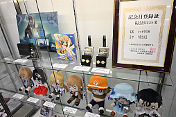 画像ギャラリー No.053のサムネイル画像 / 14周年を迎える「STEINS;GATE」,本日から秋葉原ラジオ会館では特別展示とグッズ販売を実施,イベント限定の景品が当たるカプセルトイも