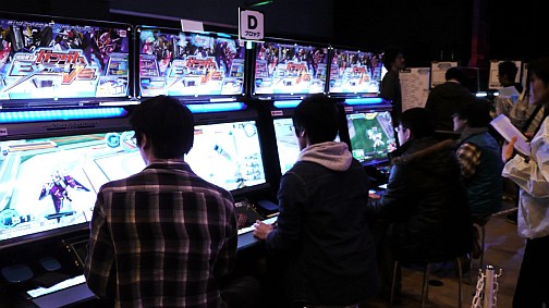 画像ギャラリー No.005のサムネイル画像 / 極限進化は加速する。続編「フルブースト」の新情報も飛び出した,全国大会「機動戦士ガンダム EXTREME VS. PREMIUM DOGFIGHT 2012」レポート