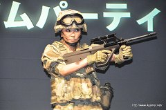 画像ギャラリー No.036のサムネイル画像 / 加藤夏希さん,曙 太郎さん,神田うのさんがミリタリールックで駆けつけた,「コール オブ デューティ ブラックオプス」発売記念イベントをレポート