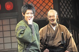画像ギャラリー No.011のサムネイル画像 / ついに開幕した「ミュージカル『薄桜鬼』斎藤一 篇」のプレビュー公演を写真でレポート。30-DELUXの熱い演技や秀逸なBGMは必見
