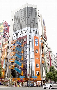 画像ギャラリー No.001のサムネイル画像 / 「バーチャロン フォース」,秋葉原GiGOに実物大ポスターが現る