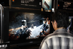 画像ギャラリー No.005のサムネイル画像 / ［TGS_2010］これは気持ちいい！　反則気味の新兵器をさっそく体験。シリーズ最新作「KILLZONE 3」のプレイレポート