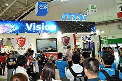 画像ギャラリー No.002のサムネイル画像 / ［COMPUTEX］未発表の「GeForce GTX 460M」から掃除機（！）まで多彩な取り揃え。MSIブースレポート