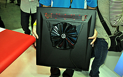 画像ギャラリー No.012のサムネイル画像 / ［COMPUTEX］未発表の「GeForce GTX 460M」から掃除機（！）まで多彩な取り揃え。MSIブースレポート