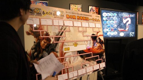 画像ギャラリー No.008のサムネイル画像 / アーケードと3DSで熱戦が繰り広げられた公式大会。西川善司の「スパIV AE XスパIV 3D EDITION 春の陣」イベントレポート（ムービー有）