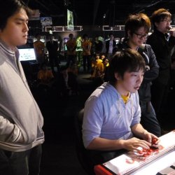 画像ギャラリー No.015のサムネイル画像 / アーケードと3DSで熱戦が繰り広げられた公式大会。西川善司の「スパIV AE XスパIV 3D EDITION 春の陣」イベントレポート（ムービー有）