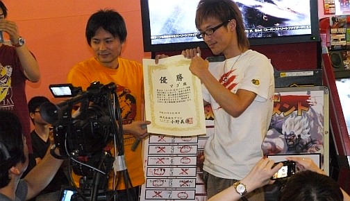 画像ギャラリー No.005のサムネイル画像 / “2D神”マゴ，ここに復活。「スパIV AE Ver.2012」のロケテストも開催された「スパIV AE X 闘劇【夏の陣】」イベントレポートを掲載