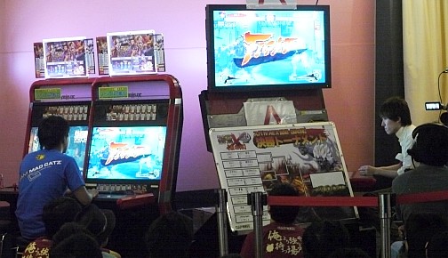 画像ギャラリー No.011のサムネイル画像 / “2D神”マゴ，ここに復活。「スパIV AE Ver.2012」のロケテストも開催された「スパIV AE X 闘劇【夏の陣】」イベントレポートを掲載
