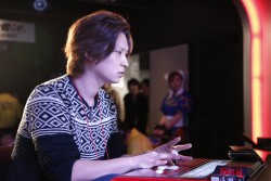 画像ギャラリー No.004のサムネイル画像 / 「スパIV AE」最強の座が決定した公式大会「最強頂上決戦」レポート。Ver.2012の総決算となる優勝カップは,プロゲーマー・ときど選手の手に
