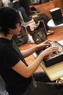 画像ギャラリー No.008のサムネイル画像 / 「スパIV AE Ver.2012」の総決算がここに。国内外の強者達がぶつかり合った夢のリーグ戦「TOPANGA WORLD LEAGUE」フォトレポート