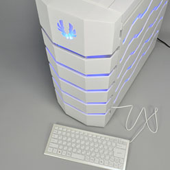 画像ギャラリー No.009のサムネイル画像 / BitFenix第1弾のゲーマー向けPCケース「Colossus」，その印象的な外観と内部構造を写真でチェックする