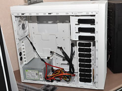 画像ギャラリー No.012のサムネイル画像 / ［COMPUTEX］BitFenix，外出先からPCのファン制御を行えるファンコンを予告。露店やマルチプレイサーバー用に最適!?