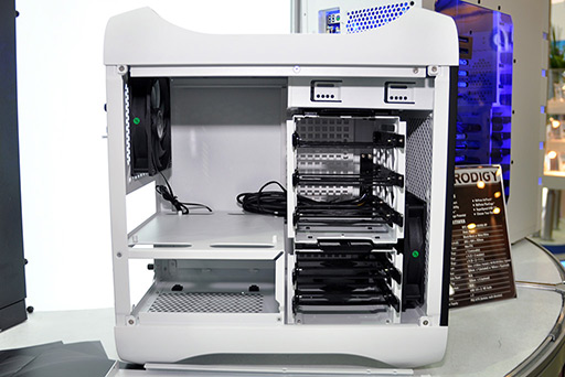 画像ギャラリー No.005のサムネイル画像 / ［COMPUTEX］“小さなMac Pro”風のゲーマー向けMini-ITXケース「Prodigy」。その拡張性は一見の価値あり
