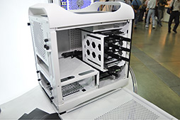 画像ギャラリー No.006のサムネイル画像 / ［COMPUTEX］“小さなMac Pro”風のゲーマー向けMini-ITXケース「Prodigy」。その拡張性は一見の価値あり