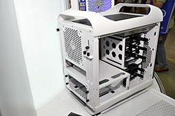 画像ギャラリー No.009のサムネイル画像 / ［COMPUTEX］“小さなMac Pro”風のゲーマー向けMini-ITXケース「Prodigy」。その拡張性は一見の価値あり
