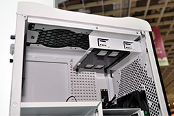 画像ギャラリー No.012のサムネイル画像 / ［COMPUTEX］“小さなMac Pro”風のゲーマー向けMini-ITXケース「Prodigy」。その拡張性は一見の価値あり
