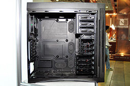 画像ギャラリー No.019のサムネイル画像 / ［COMPUTEX］“小さなMac Pro”風のゲーマー向けMini-ITXケース「Prodigy」。その拡張性は一見の価値あり