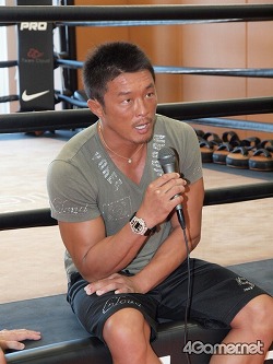 画像ギャラリー No.002のサムネイル画像 / 日本人UFCファイターがゲームで激突！　「UFC Undisputed 2010」岡見勇信 vs. 秋山成勲 公開スパーリングをレポート