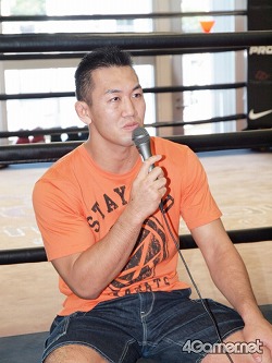 画像ギャラリー No.003のサムネイル画像 / 日本人UFCファイターがゲームで激突！　「UFC Undisputed 2010」岡見勇信 vs. 秋山成勲 公開スパーリングをレポート