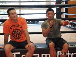 画像ギャラリー No.013のサムネイル画像 / 日本人UFCファイターがゲームで激突！　「UFC Undisputed 2010」岡見勇信 vs. 秋山成勲 公開スパーリングをレポート