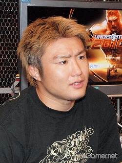 画像ギャラリー No.002のサムネイル画像 / 五味隆典選手と須藤元気さんが「UFC Undisputed 2010」で直接対決! 果たして軍配は……?