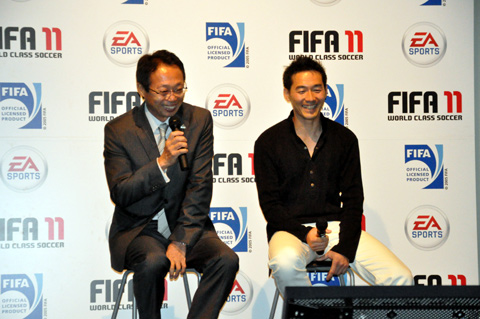 画像ギャラリー No.008のサムネイル画像 / 「FIFA 11 ワールドクラスサッカー」発売を記念して,日本代表前監督,岡田武史氏が世界選抜チームを結成