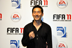 画像ギャラリー No.009のサムネイル画像 / 「FIFA 11 ワールドクラスサッカー」発売を記念して,日本代表前監督,岡田武史氏が世界選抜チームを結成